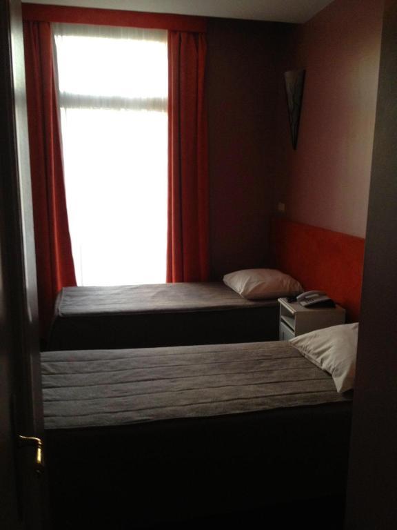 Hotel Stalingrad Βρυξέλλες Δωμάτιο φωτογραφία
