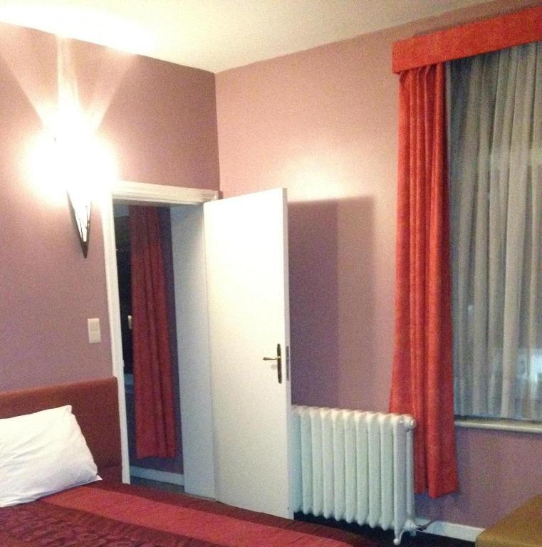 Hotel Stalingrad Βρυξέλλες Δωμάτιο φωτογραφία